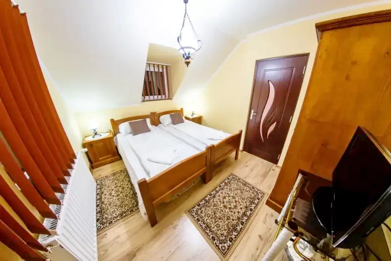 Szállás Bixad - Vila Solyomkő | Sepsibükszád - Sólyomkő Kulcsosház. A kép szerzői jogvédelem alatt állhat. Javasolt a kapcsolatfelvétel a jog tulajdonossal.