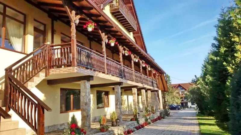 Cazare Sâmbăta de Sus - Pensiunea Roua Muntilor*** | Felsőszombatfalva - Roua Muntilor Panzió***. Imaginea poate fi supusă drepturilor de autor. Se recomandă contactarea titularului drepturilor.