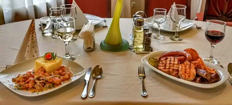 Sighișoara Cazare | Hotel*** (K1384-5) Imaginea poate fi supusă drepturilor de autor. Se recomandă contactarea titularului drepturilor. Sighișoara Cazare | Hotel*** (K1384-5) Imaginea poate fi supusă drepturilor de autor. Se recomandă contactarea titularului drepturilor.