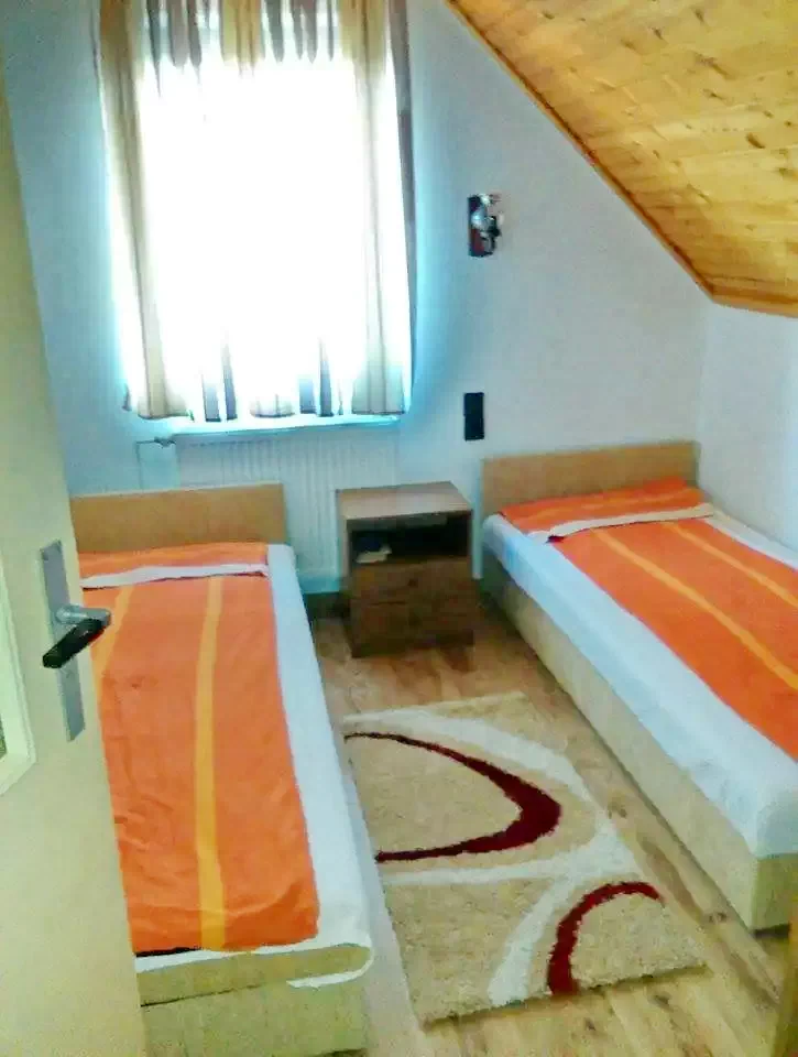 Cazare | Casă de oaspeți (K1059-31) Imaginea poate fi supusă drepturilor de autor. Se recomandă contactarea titularului drepturilor. Cazare | Casă de oaspeți (K1059-31) Imaginea poate fi supusă drepturilor de autor. Se recomandă contactarea titularului drepturilor.