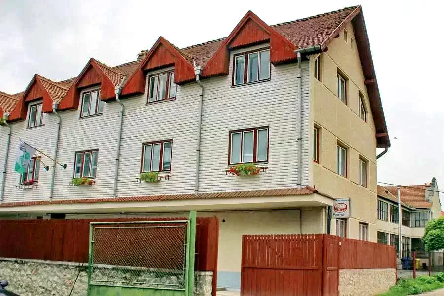 Bățanii Mici Cazare | Pensiune (K1065-1) Imaginea poate fi supusă drepturilor de autor. Se recomandă contactarea titularului drepturilor.