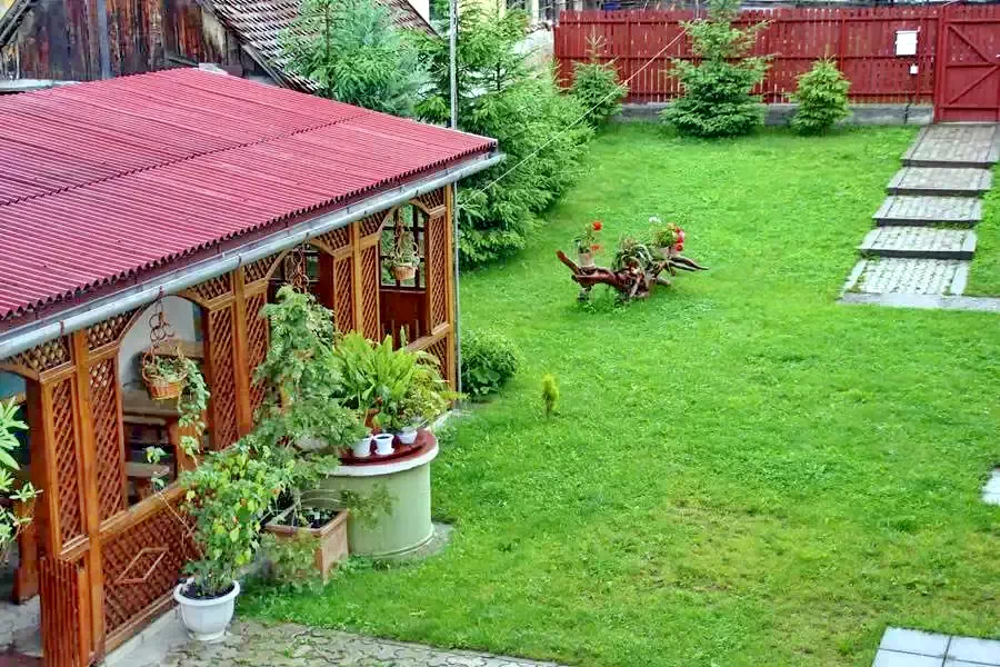 Bățanii Mici Cazare | Pensiune (K1065-28) Imaginea poate fi supusă drepturilor de autor. Se recomandă contactarea titularului drepturilor.