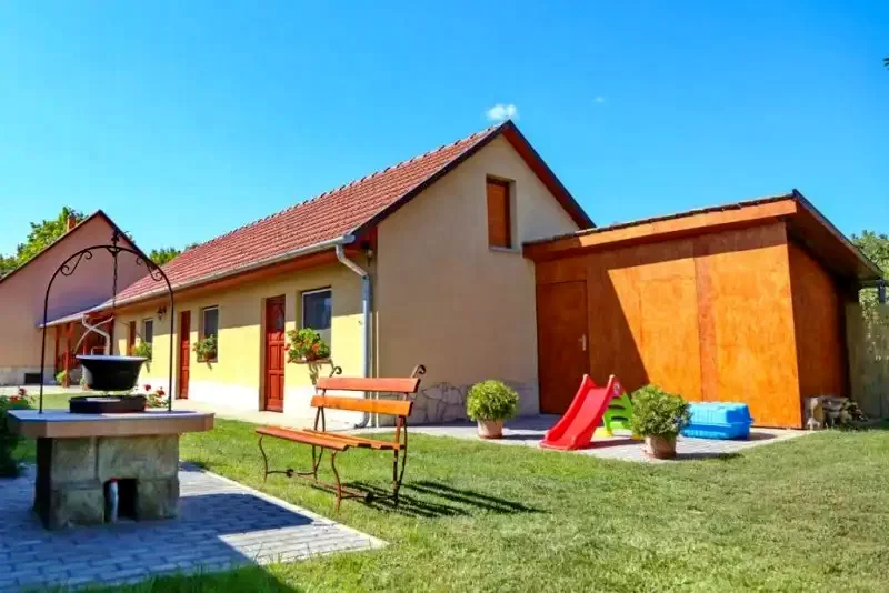  Cazare | Casă de oaspeți (K0810-16) Imaginea poate fi supusă drepturilor de autor. Se recomandă contactarea titularului drepturilor.