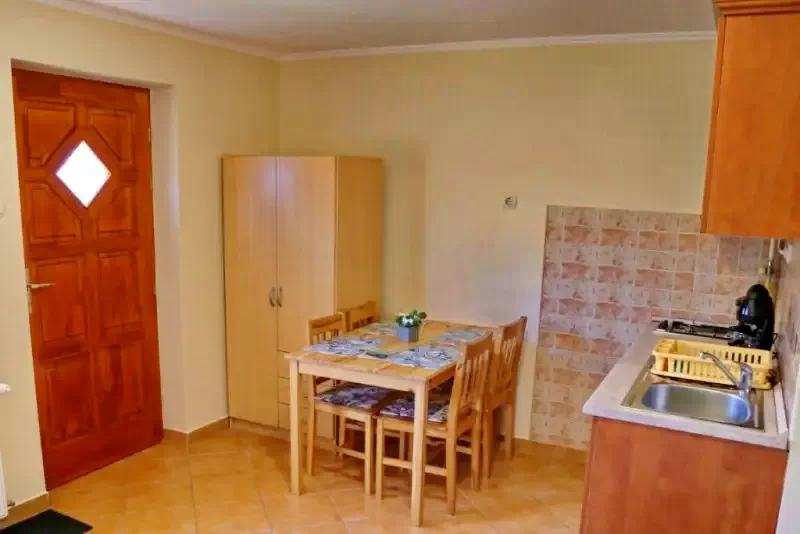  Cazare | Casă de oaspeți (K0810-21) Imaginea poate fi supusă drepturilor de autor. Se recomandă contactarea titularului drepturilor.