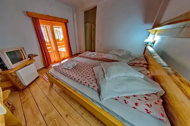 Lunca de Jos Cazare | Pensiune (K0807-25) Imaginea poate fi supusă drepturilor de autor. Se recomandă contactarea titularului drepturilor.