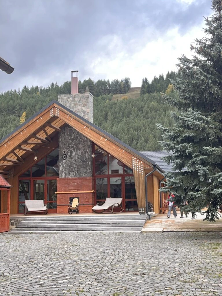 Gyimesközéplok Szállás | Panzió (K0807-79) A kép szerzői jogvédelem alatt állhat. Javasolt a kapcsolatfelvétel a jog tulajdonossal.