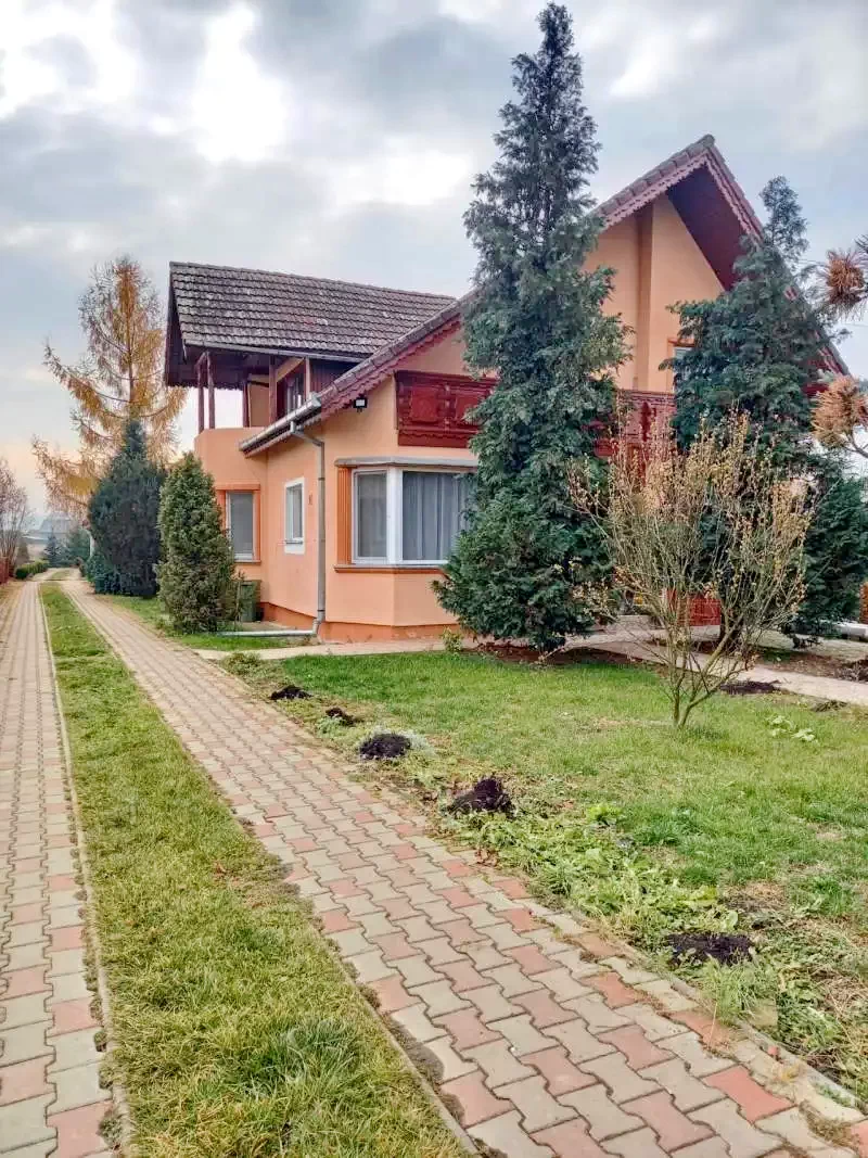 Târgu Mureș Cazare | Pensiune (K0163-7) Imaginea poate fi supusă drepturilor de autor. Se recomandă contactarea titularului drepturilor.