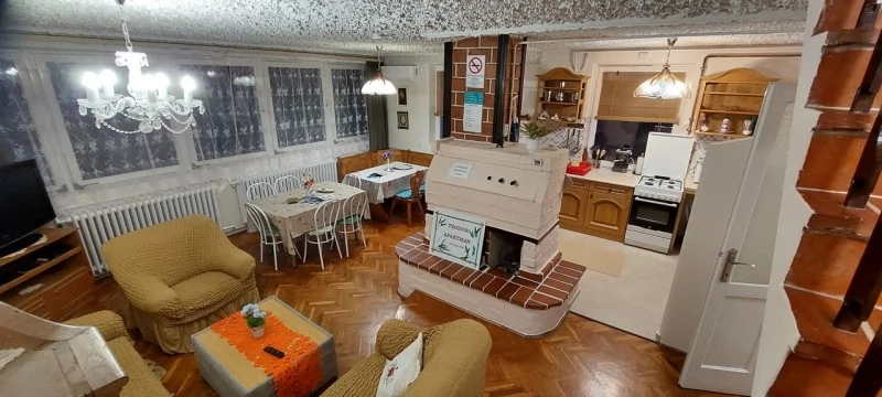 Jula Cazare | Casă de apartamente (K0203-8) Imaginea poate fi supusă drepturilor de autor. Se recomandă contactarea titularului drepturilor.