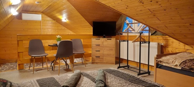 Jula Cazare | Casă de apartamente (K0203-10) Imaginea poate fi supusă drepturilor de autor. Se recomandă contactarea titularului drepturilor.