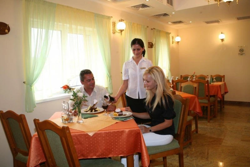 Marosvásárhely Szállás | Motel (K0661-13) A kép szerzői jogvédelem alatt állhat. Javasolt a kapcsolatfelvétel a jog tulajdonossal.