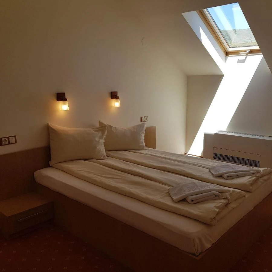 Târgu Mureș Cazare | Motel (K0661-19) Imaginea poate fi supusă drepturilor de autor. Se recomandă contactarea titularului drepturilor.