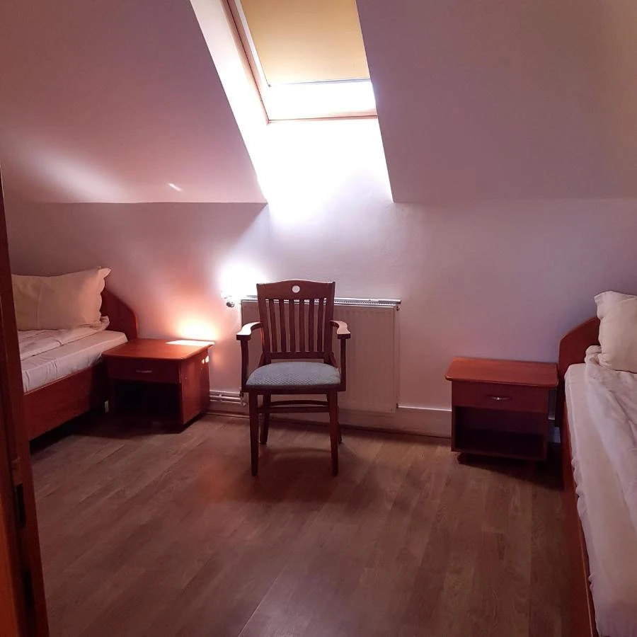 Târgu Mureș Cazare | Motel (K0661-24) Imaginea poate fi supusă drepturilor de autor. Se recomandă contactarea titularului drepturilor.