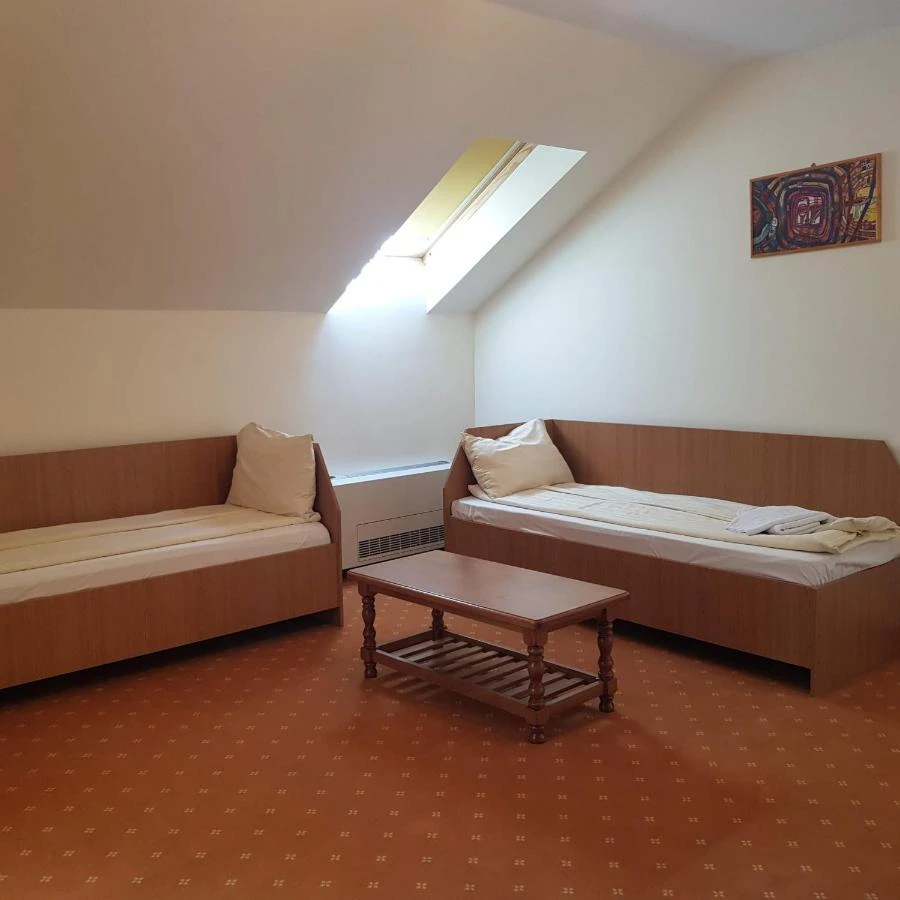 Marosvásárhely Szállás | Motel (K0661-26) A kép szerzői jogvédelem alatt állhat. Javasolt a kapcsolatfelvétel a jog tulajdonossal.