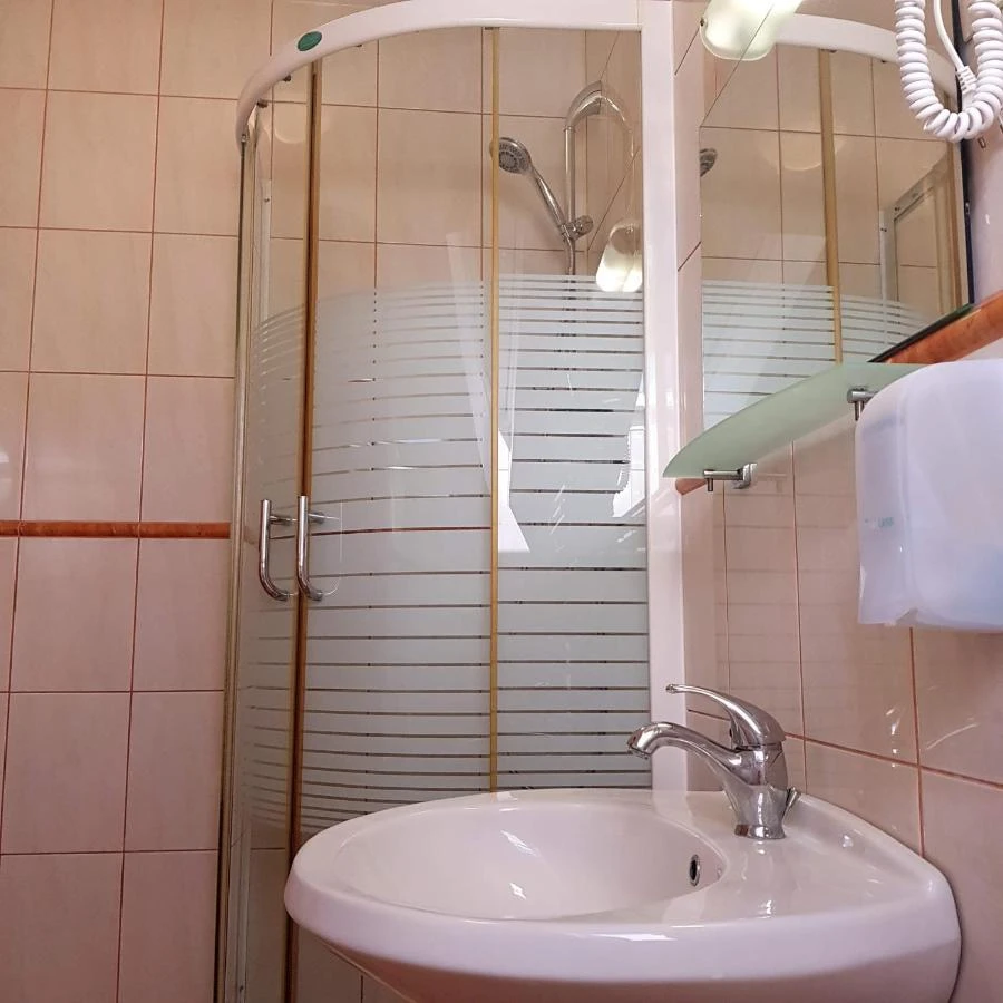 Târgu Mureș Cazare | Motel (K0661-29) Imaginea poate fi supusă drepturilor de autor. Se recomandă contactarea titularului drepturilor.