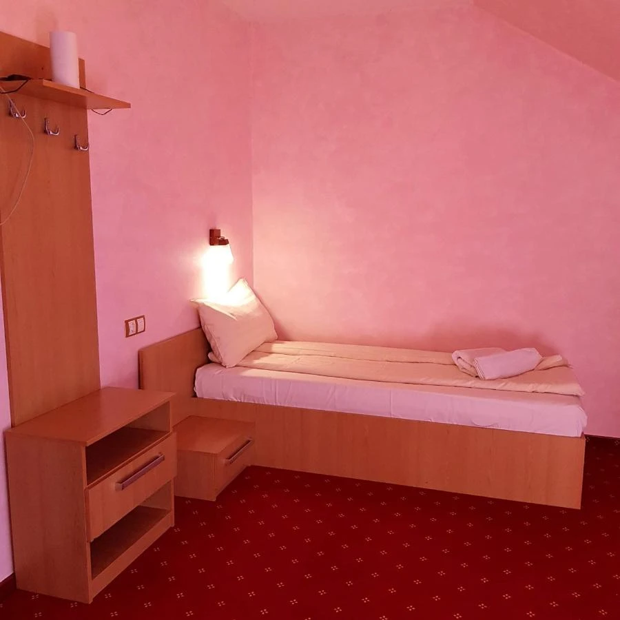 Târgu Mureș Cazare | Motel (K0661-30) Imaginea poate fi supusă drepturilor de autor. Se recomandă contactarea titularului drepturilor.