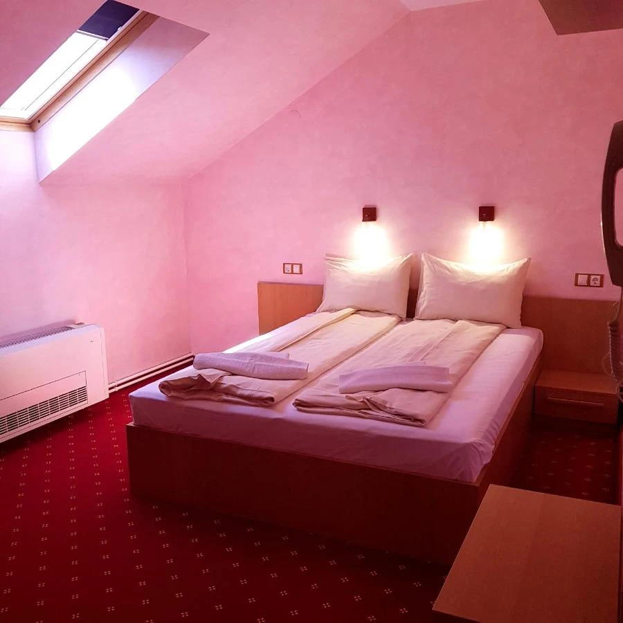 Marosvásárhely Szállás | Motel (K0661-35) A kép szerzői jogvédelem alatt állhat. Javasolt a kapcsolatfelvétel a jog tulajdonossal.