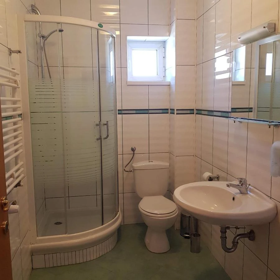 Marosvásárhely Szállás | Motel (K0661-44) A kép szerzői jogvédelem alatt állhat. Javasolt a kapcsolatfelvétel a jog tulajdonossal.