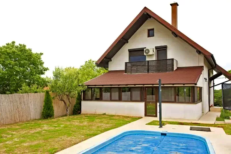 Oradea Cazare | Cabană (K1403-47) Imaginea poate fi supusă drepturilor de autor. Se recomandă contactarea titularului drepturilor.