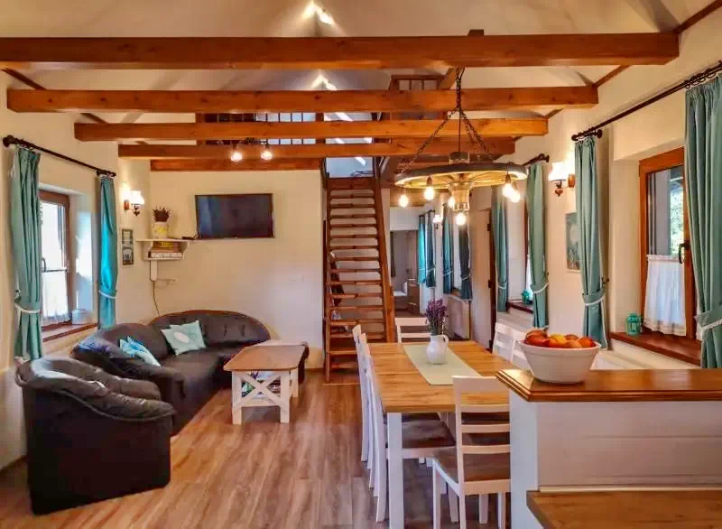 Kiskede Szállás | Kulcsosház (K1260-2) A kép szerzői jogvédelem alatt állhat. Javasolt a kapcsolatfelvétel a jog tulajdonossal. Kiskede Szállás | Kulcsosház (K1260-2) A kép szerzői jogvédelem alatt állhat. Javasolt a kapcsolatfelvétel a jog tulajdonossal.