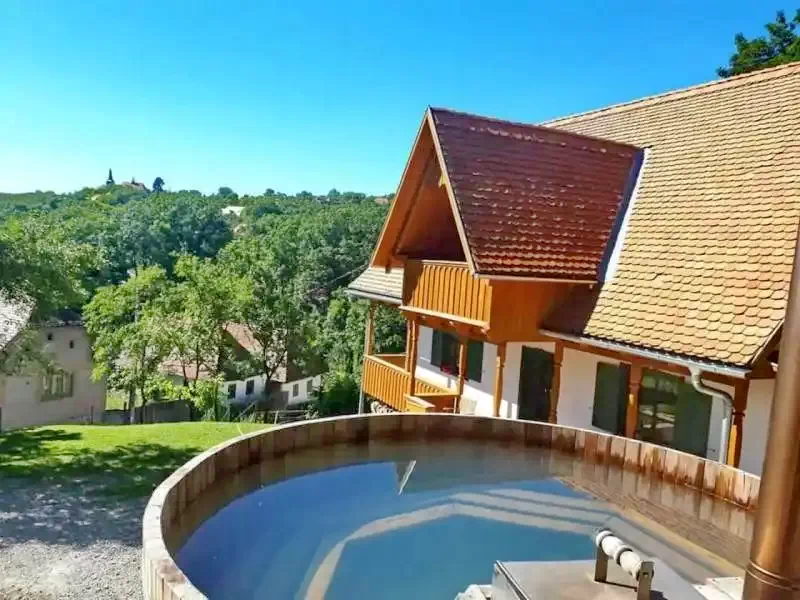 Corund Cazare | Cabană (K0637-34) Imaginea poate fi supusă drepturilor de autor. Se recomandă contactarea titularului drepturilor.