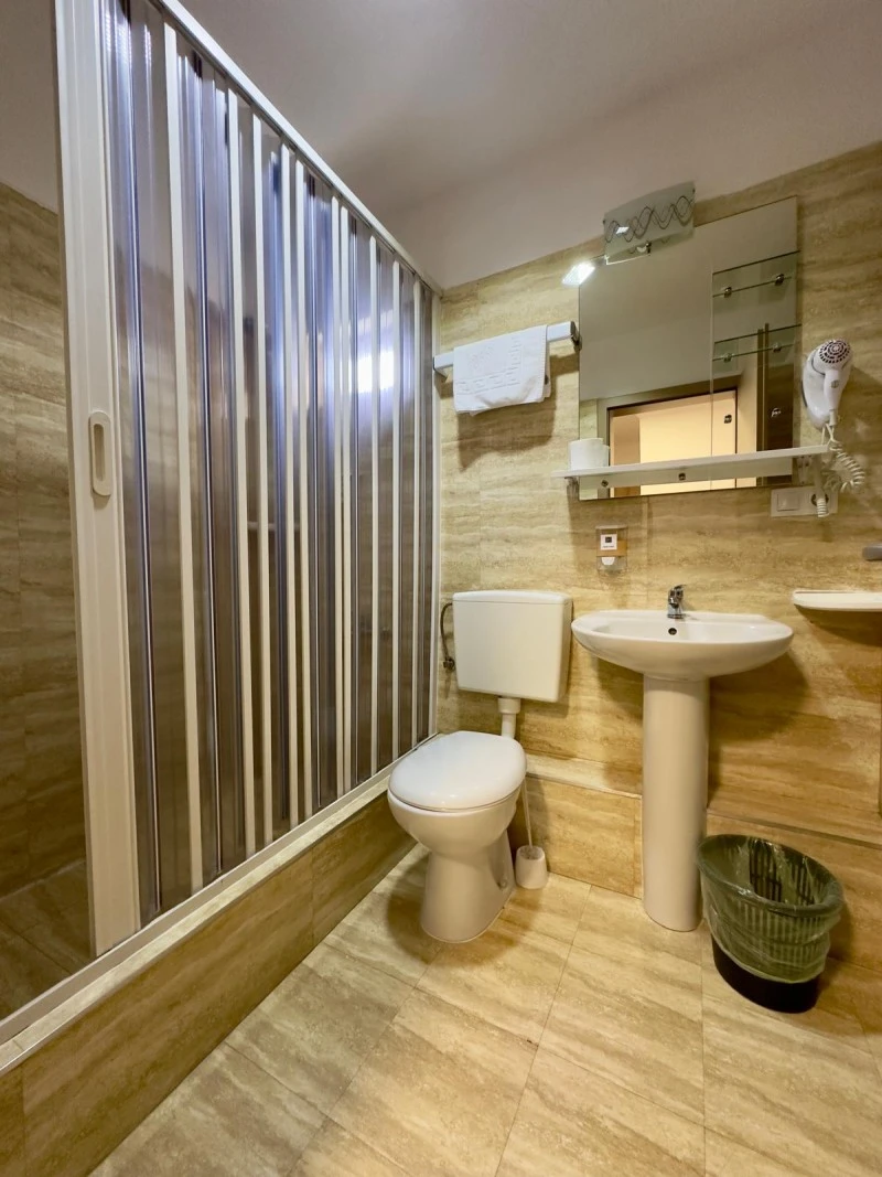 Cazare Cluj Napoca - Hotel Gala *** | Kolozsvár - Gála Hotel. Imaginea poate fi supusă drepturilor de autor. Se recomandă contactarea titularului drepturilor.