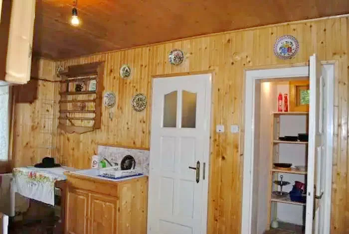 Cluj-Napoca Cazare | Cabană (K0893-3) Imaginea poate fi supusă drepturilor de autor. Se recomandă contactarea titularului drepturilor.