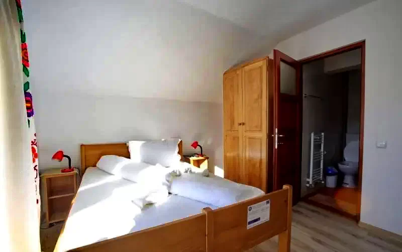 Ic Ponor Padis Cazare | Pensiune (K1247-15) Imaginea poate fi supusă drepturilor de autor. Se recomandă contactarea titularului drepturilor.