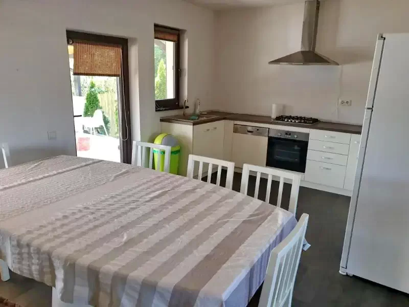 Oradea Cazare | Cabană (K1403-8) Imaginea poate fi supusă drepturilor de autor. Se recomandă contactarea titularului drepturilor.