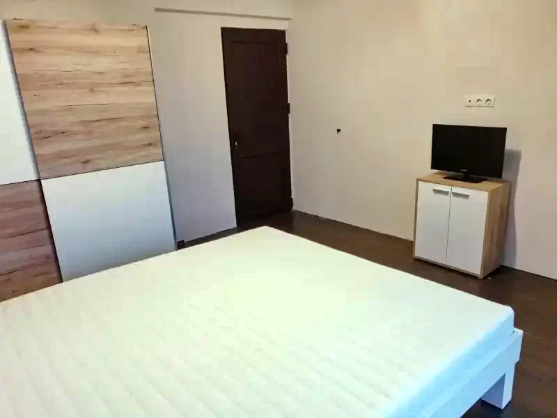 Oradea Cazare | Cabană (K1403-25) Imaginea poate fi supusă drepturilor de autor. Se recomandă contactarea titularului drepturilor.