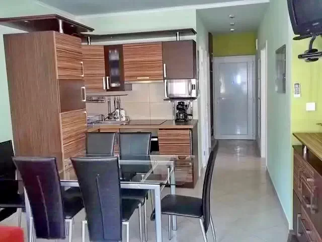  Cazare | Casă de apartamente (K1106-5) Imaginea poate fi supusă drepturilor de autor. Se recomandă contactarea titularului drepturilor.