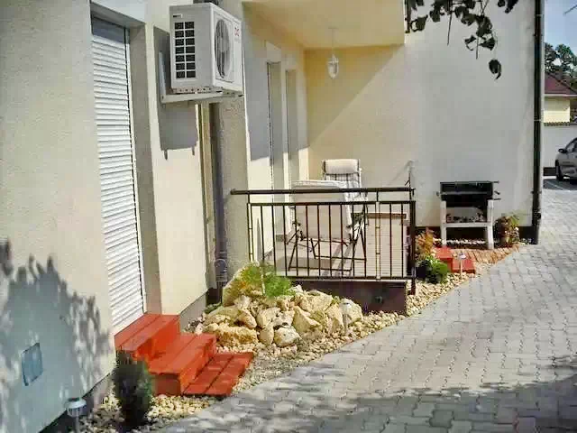  Cazare | Casă de apartamente (K1106-9) Imaginea poate fi supusă drepturilor de autor. Se recomandă contactarea titularului drepturilor.