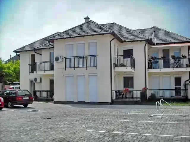  Cazare | Casă de apartamente (K1106-10) Imaginea poate fi supusă drepturilor de autor. Se recomandă contactarea titularului drepturilor.