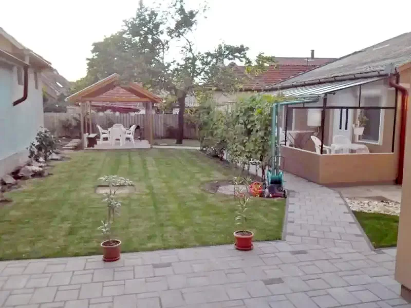  Cazare | Casă de oaspeți (K0340-23) Imaginea poate fi supusă drepturilor de autor. Se recomandă contactarea titularului drepturilor.