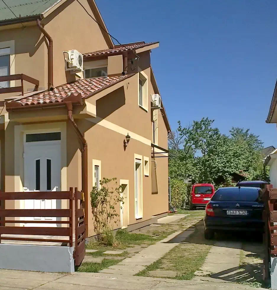  Cazare | Casă de oaspeți (K0340-26) Imaginea poate fi supusă drepturilor de autor. Se recomandă contactarea titularului drepturilor.