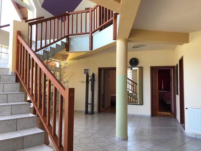 Izvoare Cazare | Cabană (K0012-9) Imaginea poate fi supusă drepturilor de autor. Se recomandă contactarea titularului drepturilor. Izvoare Cazare | Cabană (K0012-9) Imaginea poate fi supusă drepturilor de autor. Se recomandă contactarea titularului drepturilor.