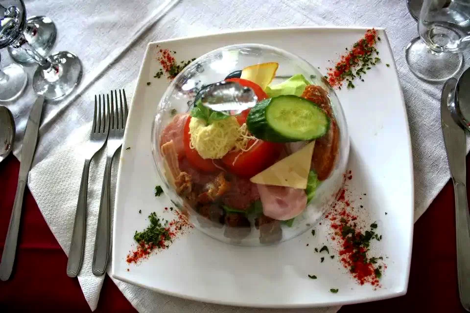 Cazare Sovata -  Hotel Tivoli **+ | Szováta - Tivoli Hotel **+. Imaginea poate fi supusă drepturilor de autor. Se recomandă contactarea titularului drepturilor.