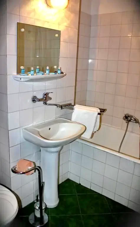 Cazare Sovata -  Hotel Tivoli **+ | Szováta - Tivoli Hotel **+. Imaginea poate fi supusă drepturilor de autor. Se recomandă contactarea titularului drepturilor.