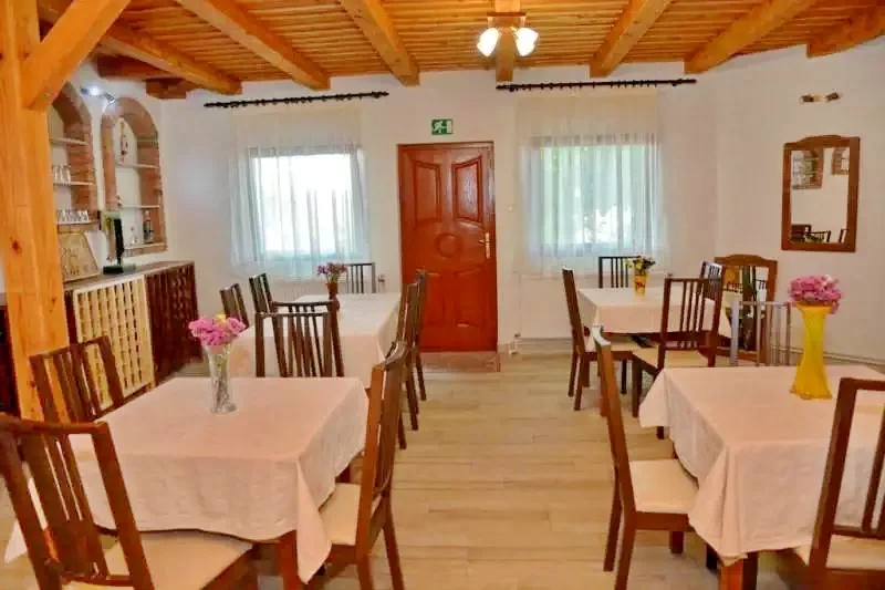 Szováta Szállás | Panzió (K0024-7) A kép szerzői jogvédelem alatt állhat. Javasolt a kapcsolatfelvétel a jog tulajdonossal. Szováta Szállás | Panzió (K0024-7) A kép szerzői jogvédelem alatt állhat. Javasolt a kapcsolatfelvétel a jog tulajdonossal.