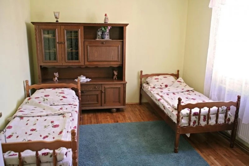 Torda Szállás | Hostel (K0026-6) A kép szerzői jogvédelem alatt állhat. Javasolt a kapcsolatfelvétel a jog tulajdonossal.