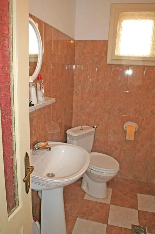 Torda Szállás | Hostel (K0026-10) A kép szerzői jogvédelem alatt állhat. Javasolt a kapcsolatfelvétel a jog tulajdonossal.