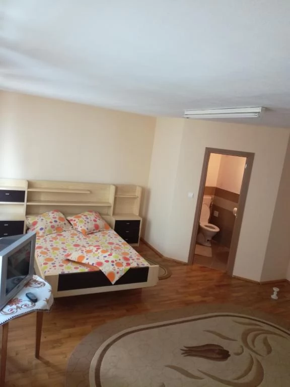 Torda Szállás | Hostel (K0026-12) A kép szerzői jogvédelem alatt állhat. Javasolt a kapcsolatfelvétel a jog tulajdonossal.