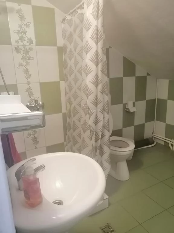 Turda Cazare | Hostel (K0026-14) Imaginea poate fi supusă drepturilor de autor. Se recomandă contactarea titularului drepturilor.