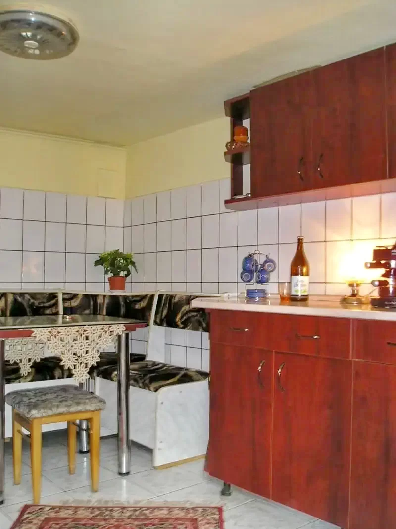 Szováta Szállás | Vendégház (K0028-11) A kép szerzői jogvédelem alatt állhat. Javasolt a kapcsolatfelvétel a jog tulajdonossal. Szováta Szállás | Vendégház (K0028-11) A kép szerzői jogvédelem alatt állhat. Javasolt a kapcsolatfelvétel a jog tulajdonossal.