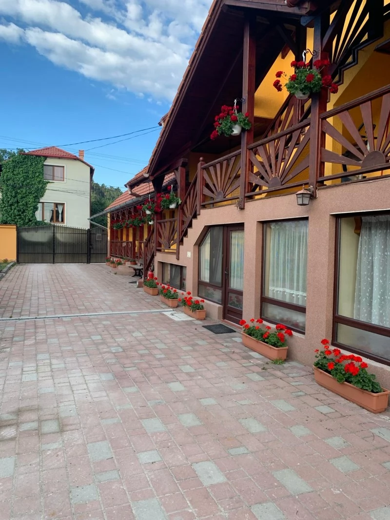 Cazare Săcele - Pensiunea Lenke** | Négyfalu - Lenke Panzió**. Imaginea poate fi supusă drepturilor de autor. Se recomandă contactarea titularului drepturilor.