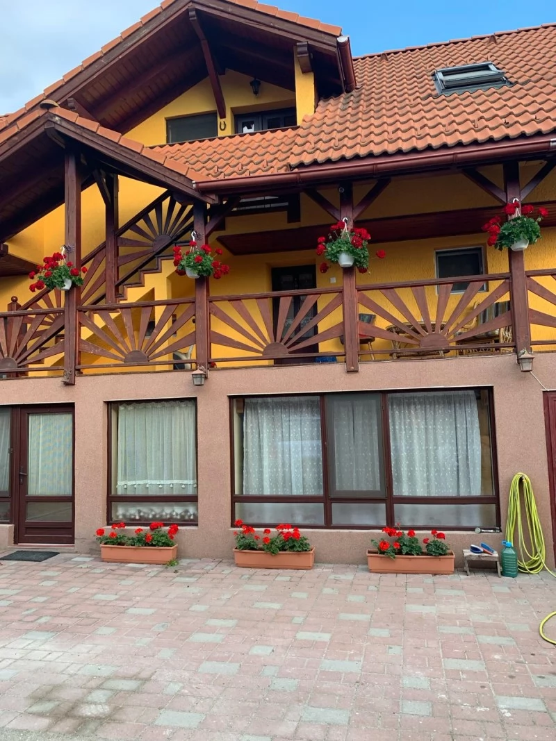 Brașov Cazare | Pensiune (K0263-36) Imaginea poate fi supusă drepturilor de autor. Se recomandă contactarea titularului drepturilor.