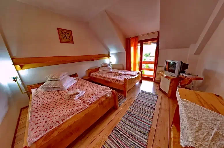 Szállás Lunca de Jos - Resort Poiana Brazilor*** | Gyimesközéplok - Fatányéros Panzió***. A kép szerzői jogvédelem alatt állhat. Javasolt a kapcsolatfelvétel a jog tulajdonossal.