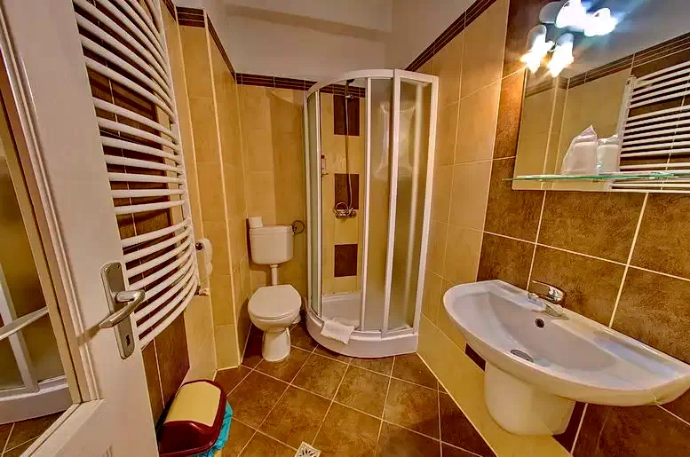 Szállás Lunca de Jos - Resort Poiana Brazilor*** | Gyimesközéplok - Fatányéros Panzió***. A kép szerzői jogvédelem alatt állhat. Javasolt a kapcsolatfelvétel a jog tulajdonossal.