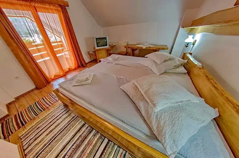 Szállás Lunca de Jos - Resort Poiana Brazilor*** | Gyimesközéplok - Fatányéros Panzió***. A kép szerzői jogvédelem alatt állhat. Javasolt a kapcsolatfelvétel a jog tulajdonossal.