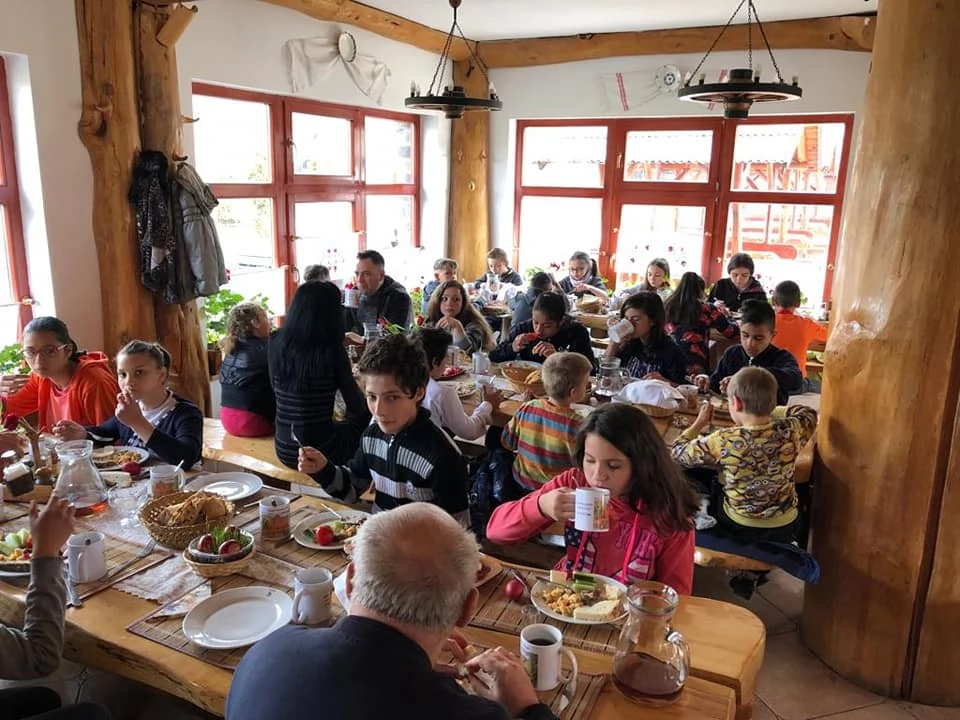 Szállás Lunca de Jos - Resort Poiana Brazilor*** | Gyimesközéplok - Fatányéros Panzió***. A kép szerzői jogvédelem alatt állhat. Javasolt a kapcsolatfelvétel a jog tulajdonossal.