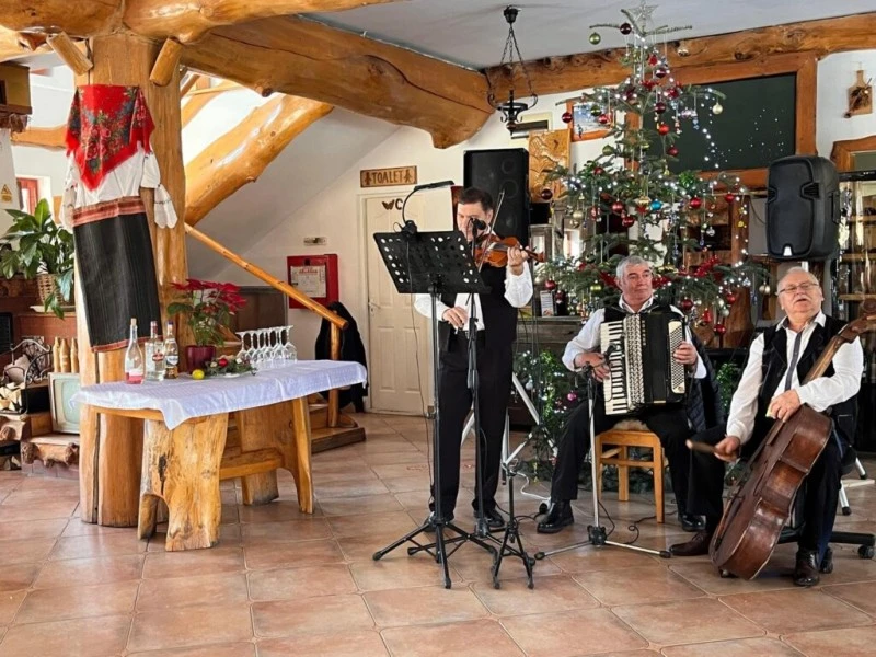 Szállás Lunca de Jos - Resort Poiana Brazilor*** | Gyimesközéplok - Fatányéros Panzió***. A kép szerzői jogvédelem alatt állhat. Javasolt a kapcsolatfelvétel a jog tulajdonossal.